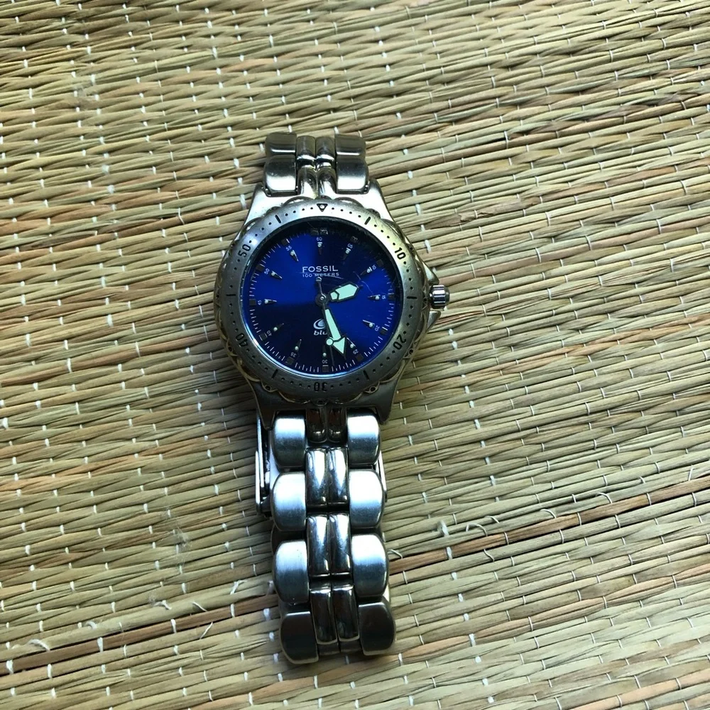 Fossil Blue 100 Meters Water Resistant Silver Toned Women's Wristwatch